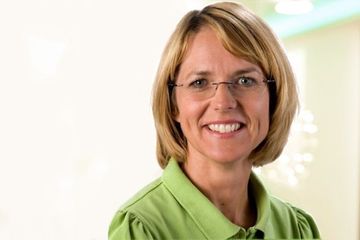 Dr. Nicole Falkensammer